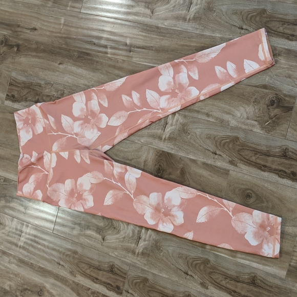 ❄️ 3/$25 AERIE Floral Salmon Pink Athletic Leggings - Picture 1 of 7